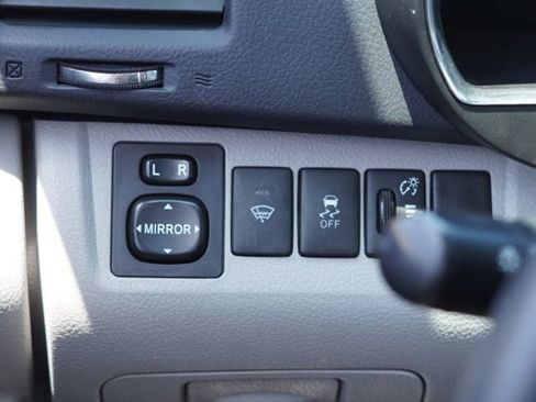 Used 2013 Toyota Highlander Plus FWD image 18
