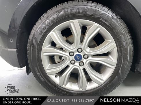Used 2019 Ford Edge Titanium w/ Equipment Group 301A image 11
