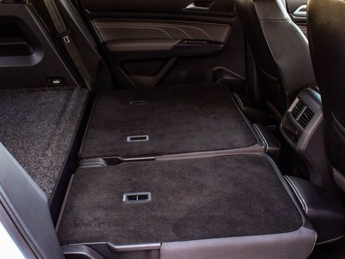 Used 2021 Volkswagen Atlas Cross Sport SE image 37