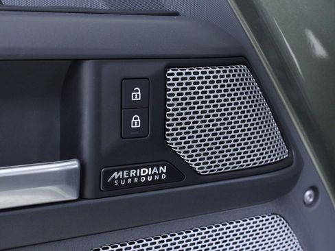 Used 2023 Land Rover Defender 130 X-Dynamic SE image 20