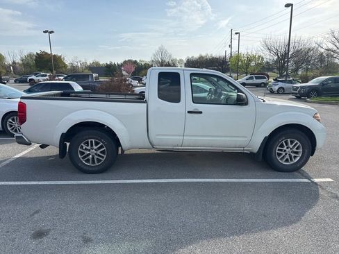 Used 2014 Nissan Frontier SV w/ SV Value Truck Package image 6