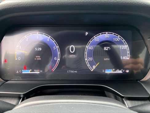 Certified 2025 Jeep Grand Cherokee Altitude AWD/4WD image 23
