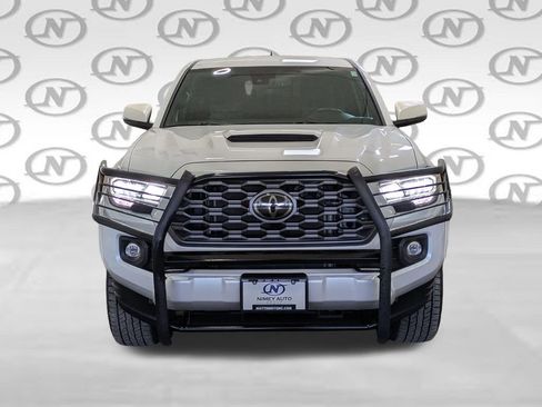 Used 2022 Toyota Tacoma TRD Sport w/ TRD Premium Sport Package AWD/4WD image 33