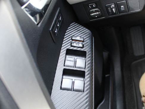Used 2013 Toyota RAV4 Limited AWD/4WD image 35