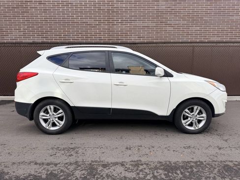 Used 2011 Hyundai Tucson GLS image 4