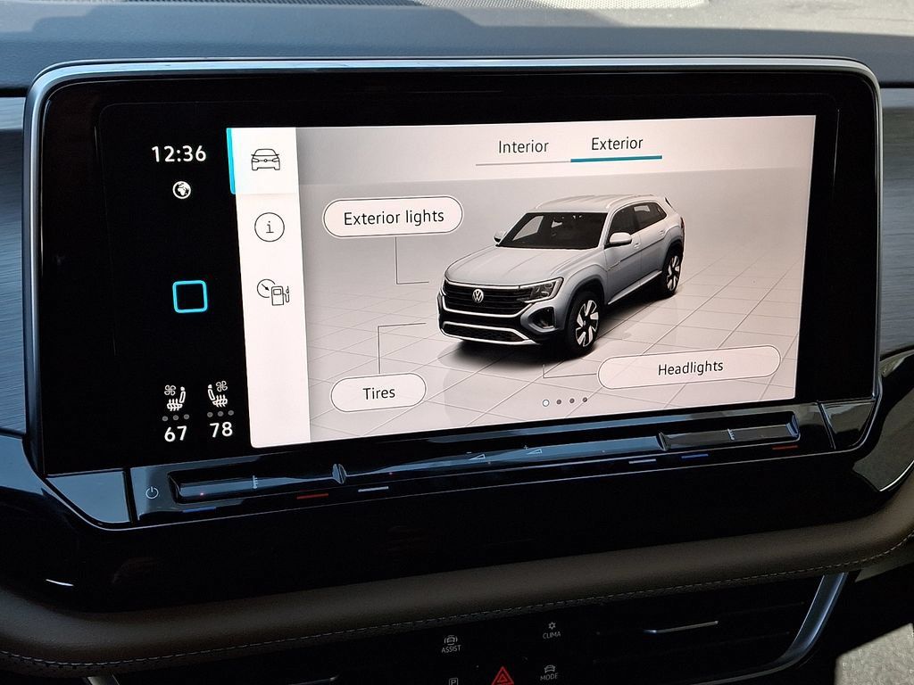 Certified 2025 Volkswagen Atlas Cross Sport SE w/ Panoramic Sunroof Package AWD/4WD image 17