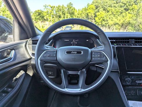 New 2025 Jeep Grand Cherokee L Altitude image 25