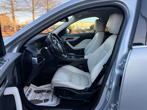 Used 2017 Jaguar F-PACE Prestige image 16