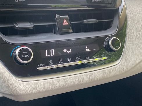 Used 2022 Toyota Corolla LE FWD image 25