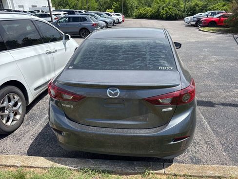 Used 2018 MAZDA MAZDA3 Touring FWD image 4