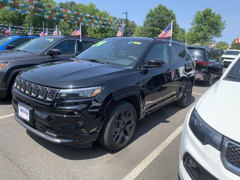 Used 2024 Jeep Compass Limited w/ High Altitude Package AWD/4WD image 3
