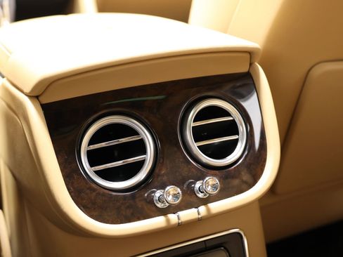 Used 2018 Bentley Bentayga AWD/4WD image 66