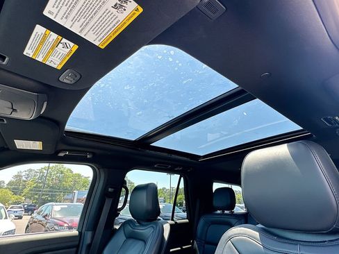 Certified 2024 Lincoln Navigator Premiere AWD/4WD image 11