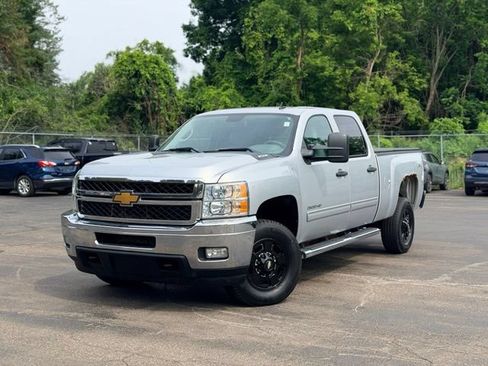 Used 2013 Chevrolet Silverado 2500 LT w/ Interior Plus Package AWD/4WD image 2