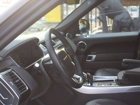 Used 2019 Land Rover Range Rover Sport HSE image 19