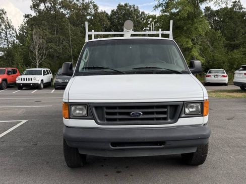 Used 2003 Ford E-250 and Econoline 250 RWD image 3