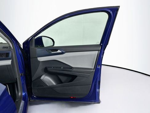 Used 2023 Volkswagen Taos SE w/ Panoramic Sunroof Package AWD/4WD image 31