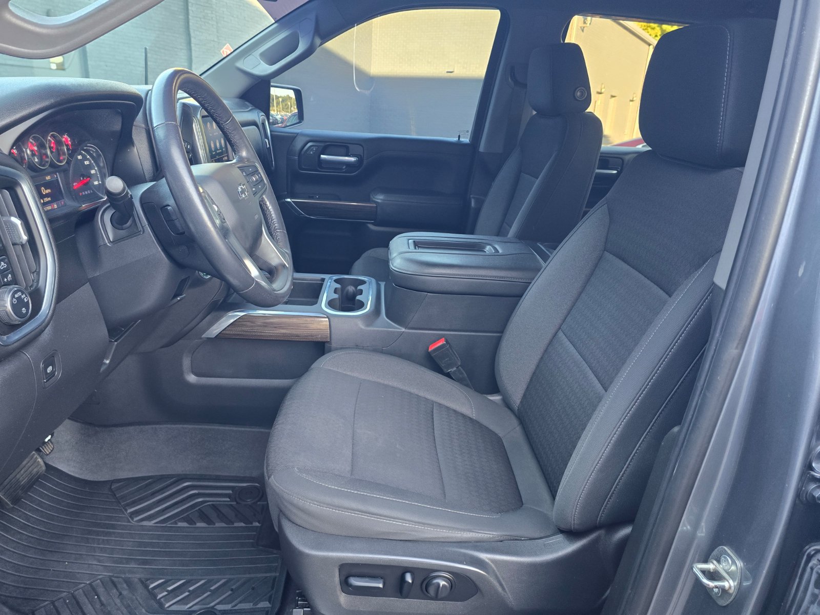 Used 2021 Chevrolet Silverado 1500 LT Trail Boss w/ LPO, Dark Essentials Package AWD/4WD image 16