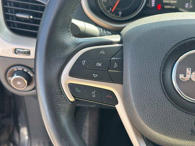 Used 2016 Jeep Cherokee Latitude AWD/4WD image 19