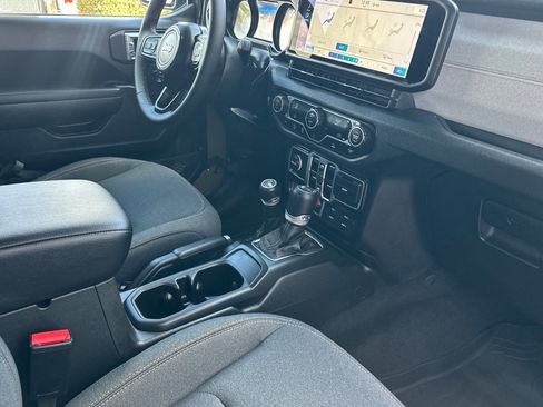 New 2025 Jeep Gladiator Willys image 15