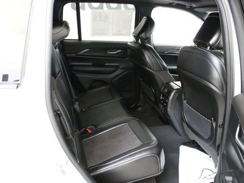 Used 2024 Jeep Grand Cherokee Altitude AWD/4WD image 30