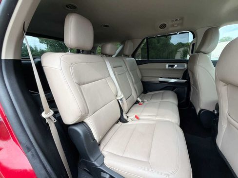 Used 2023 Ford Explorer Limited AWD/4WD image 17