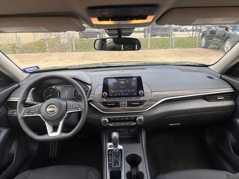 Used 2025 Nissan Altima 2.5 SV image 33