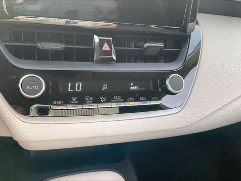Used 2026 Toyota Corolla LE FWD image 31