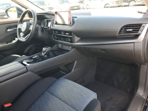 Used 2023 Nissan Rogue SV image 18