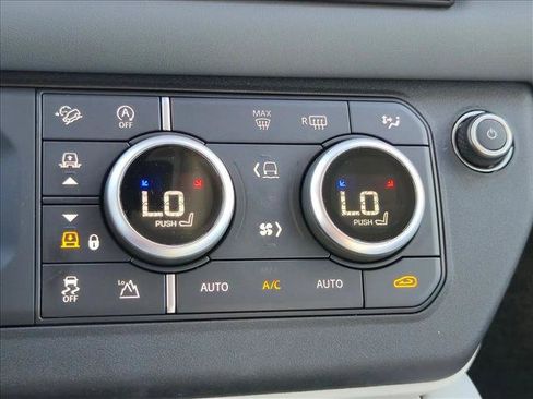 Used 2025 Land Rover Defender 130 X-Dynamic SE AWD/4WD image 17