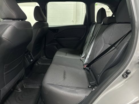 Used 2025 Subaru Forester Premium image 33