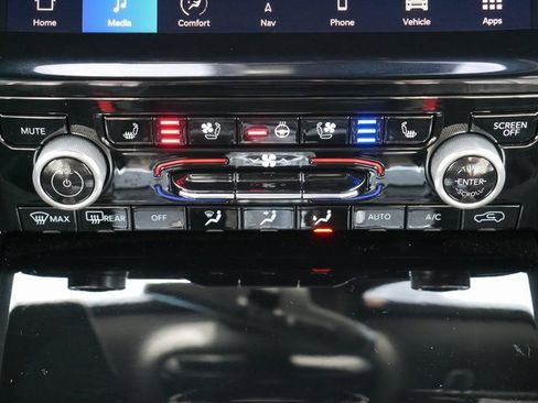 Used 2022 Jeep Grand Cherokee L Overland w/ Luxury Tech Group IV image 24