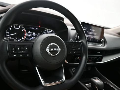 Used 2023 Nissan Rogue S FWD image 10