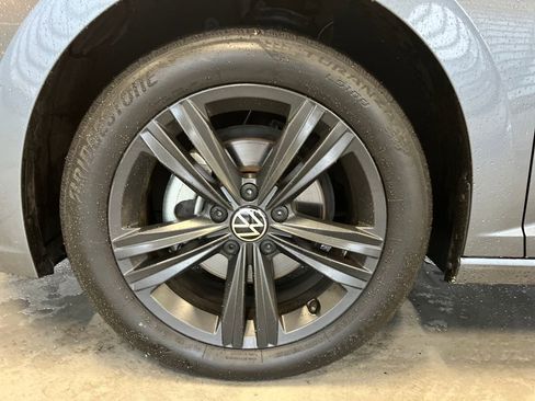 Certified 2023 Volkswagen Jetta SE w/ Black Wheel Package image 5