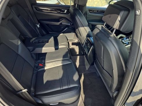 Used 2020 Porsche Cayenne S image 28