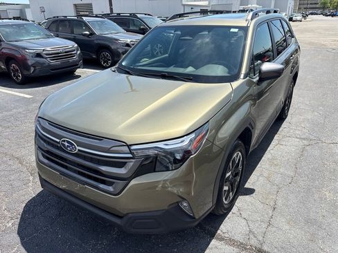 Certified 2025 Subaru Forester Premium AWD/4WD image 6