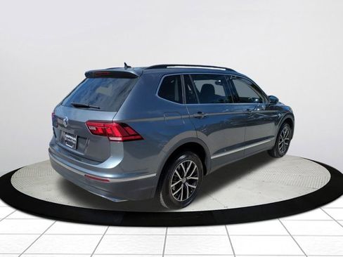 Used 2021 Volkswagen Tiguan SE w/ Panoramic Sunroof Package image 3