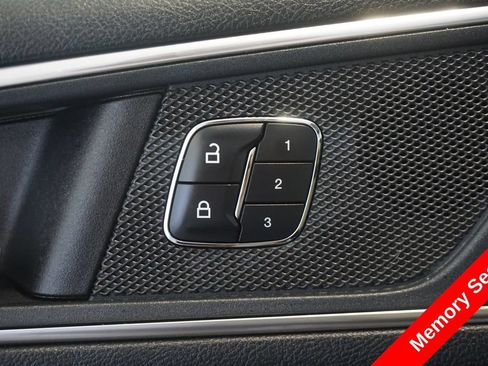 Used 2018 Ford Edge Titanium w/ Equipment Group 301A FWD image 7