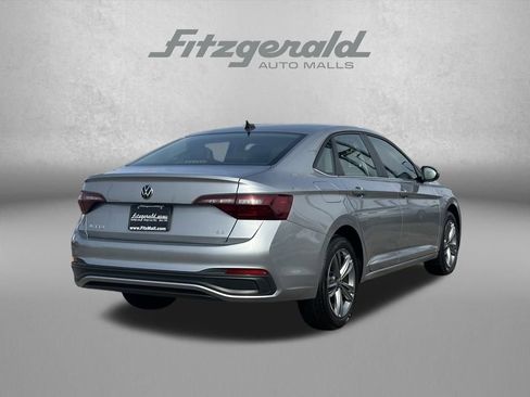 Used 2024 Volkswagen Jetta SE image 5