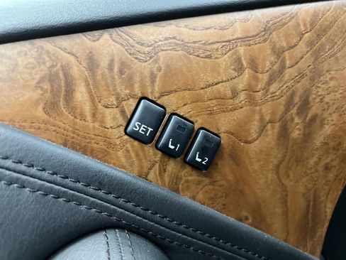 Used 2023 Nissan Armada SL w/ Captain's Chairs Package image 12