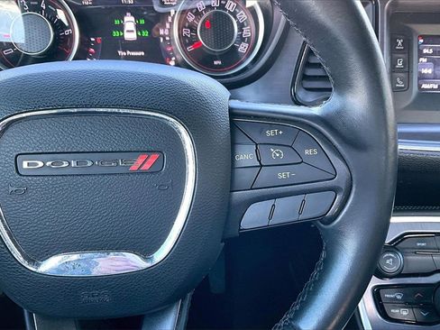 Used 2015 Dodge Challenger SXT image 16