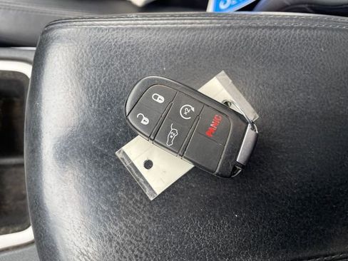 Used 2017 Jeep Grand Cherokee Altitude image 33