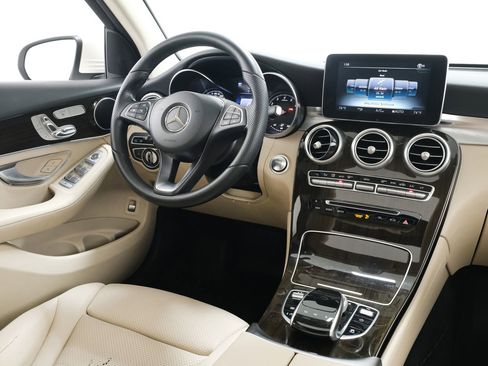 Used 2017 Mercedes-Benz GLC 300 4MATIC image 10