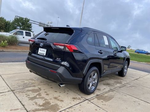 Used 2024 Toyota RAV4 XLE AWD/4WD image 11