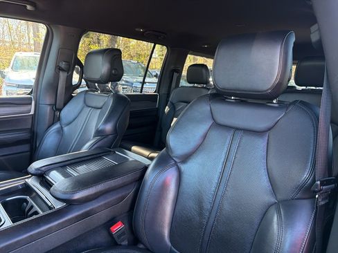 Used 2023 Jeep Wagoneer Series III w/ Preferred Equipment Group RWD image 20