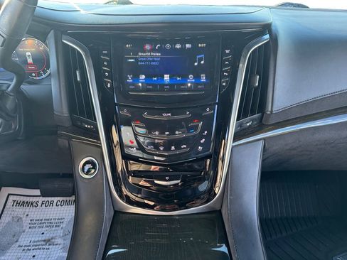 Used 2019 Cadillac Escalade Platinum image 13