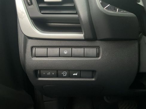 Used 2025 Nissan Rogue SV FWD image 20