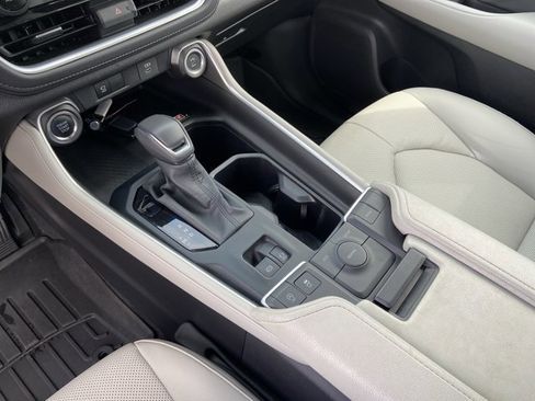 Used 2026 Toyota Grand Highlander FWD image 27