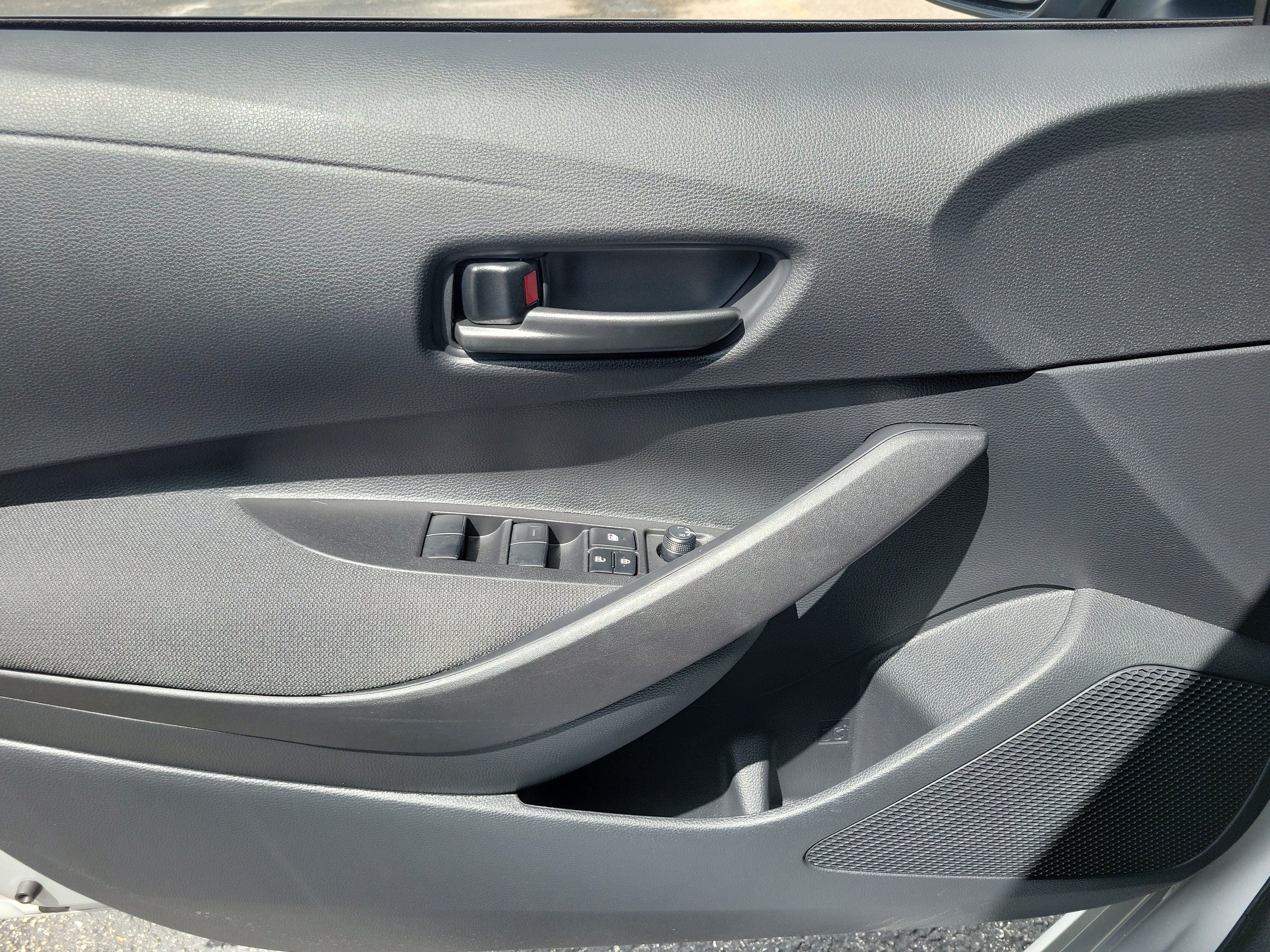 Used 2025 Toyota Corolla LE FWD image 19