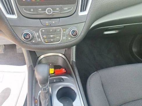 Used 2022 Chevrolet Malibu LT FWD image 15